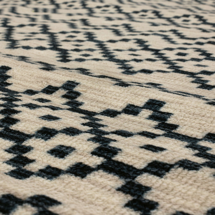 Hemingway Kennedy White & Blue Area Rug