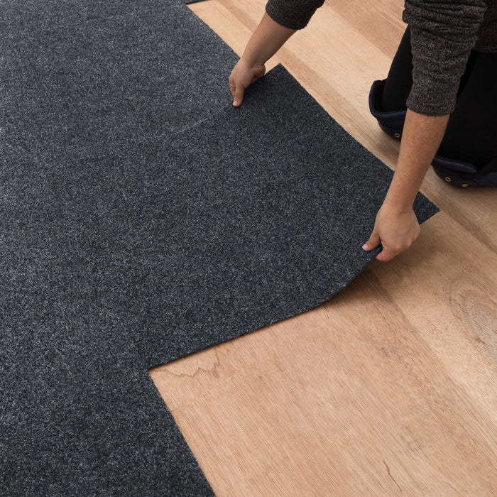 Grizzly Grass Peel & Stick Carpet Tile 24