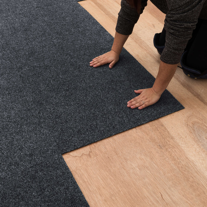 Grizzly Grass Peel & Stick Carpet Tile 24