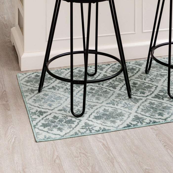 Ornamental Diamond Grey Accent Rug