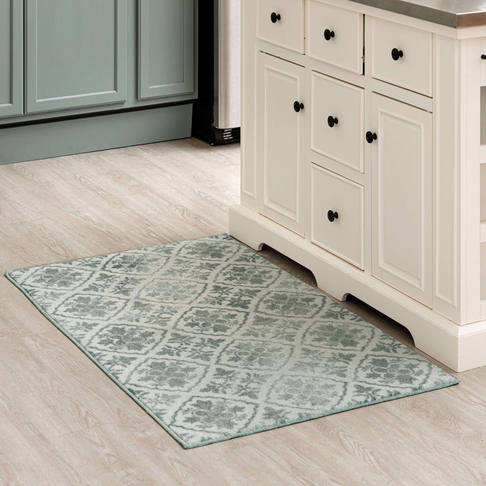 Ornamental Diamond Grey Accent Rug