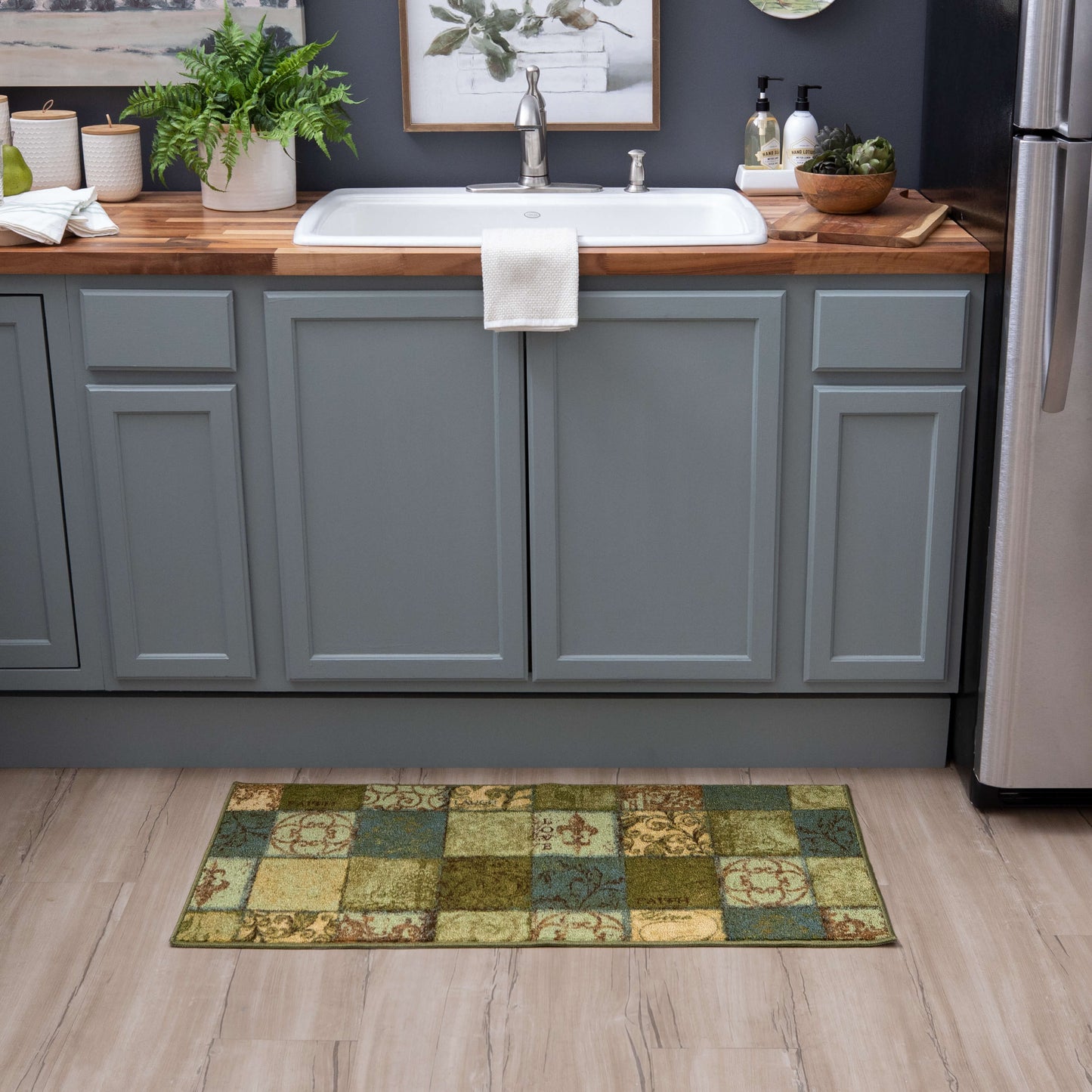 Scrollwork Tile Blue and Green Accent Rug